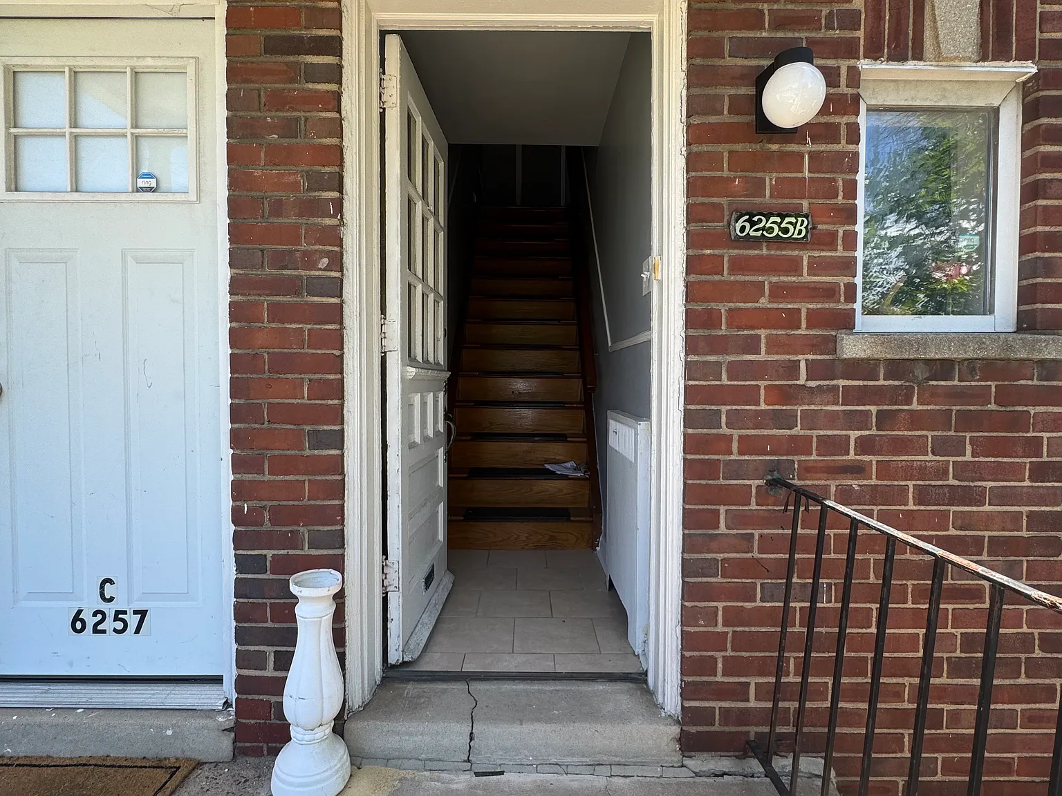 2 bed, 700 sqft, $1,200 — Photo 2