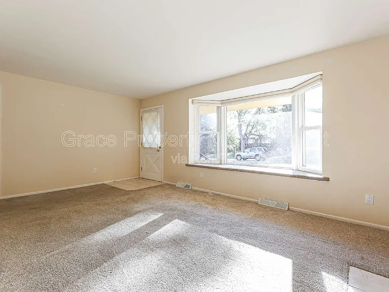 7033 S Cherry St — Photo 3
