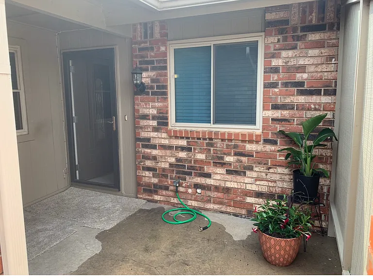 4764 Hemlock Cir — Photo 2