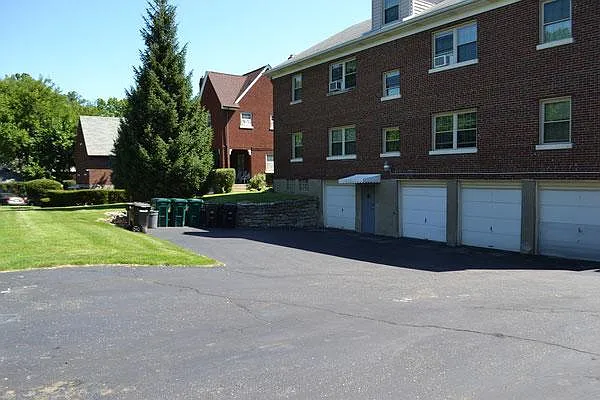 2 bed, 900 sqft, $1,775 — Photo 2