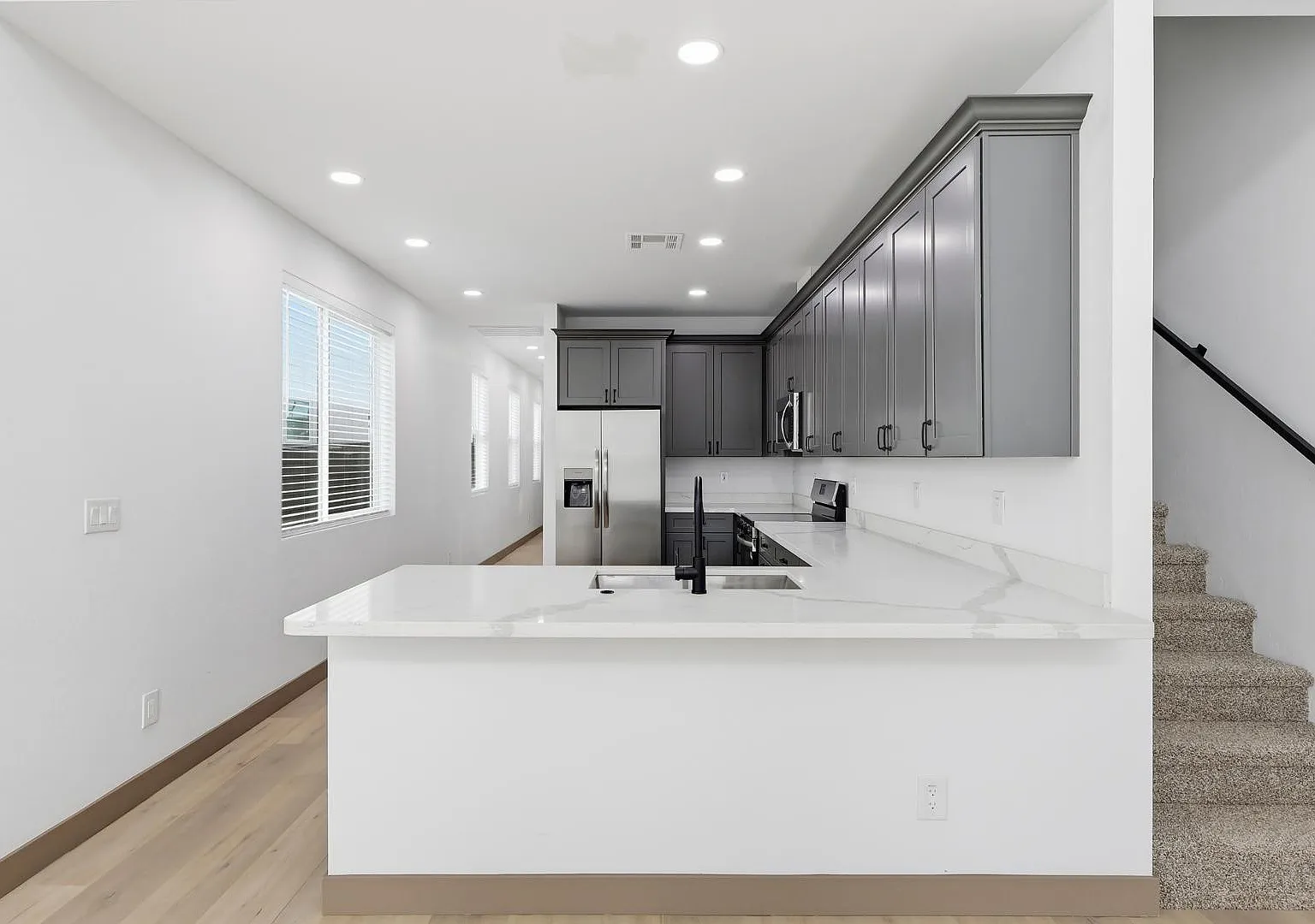 3 bed, 2.5 bath, 1817 sqft, $2,350 — Photo 3