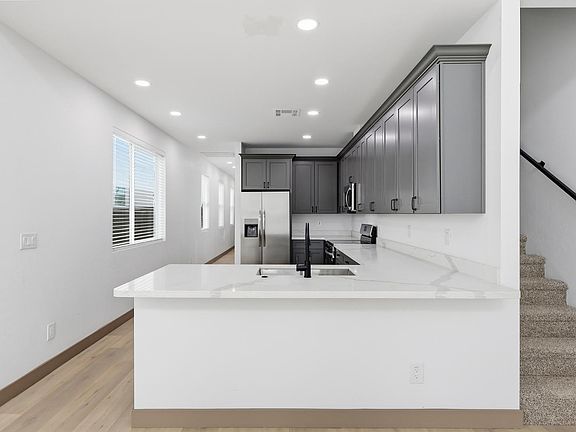 3rd image of 2809 E Trumbull Rd #2