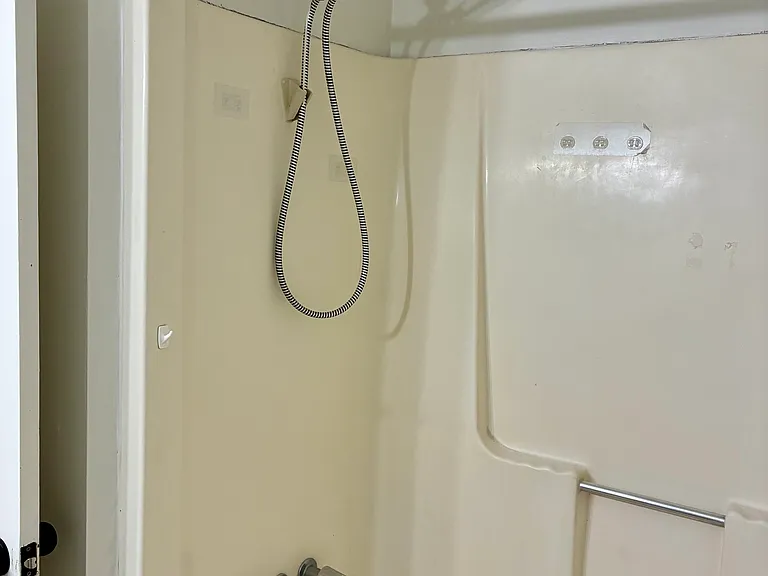 3414 SW Burnett Rd #B — Photo 8