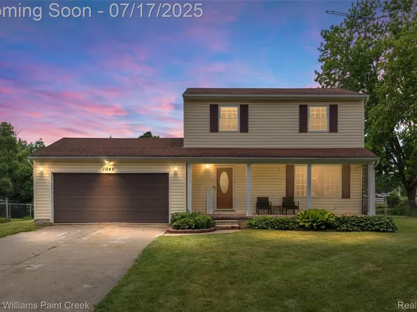 1046 Stonehenge Rd, Flint, MI 48532