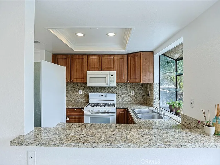 1230 S Barranca Ave #F — Photo 6