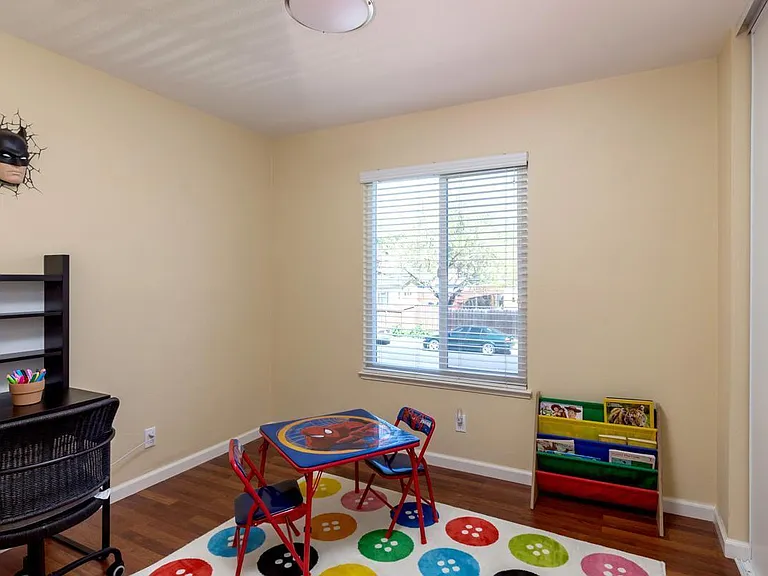 263 N Temple Dr — Photo 12