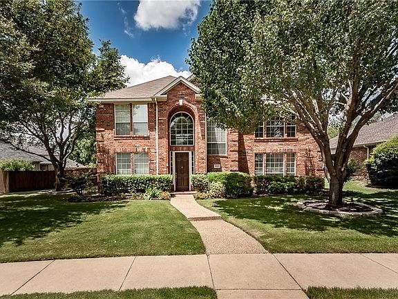 2nd image of 10605 Briar Brook Ln