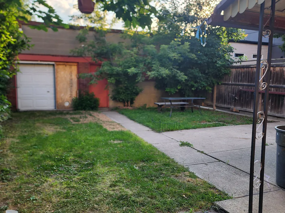 16 Russett Ave