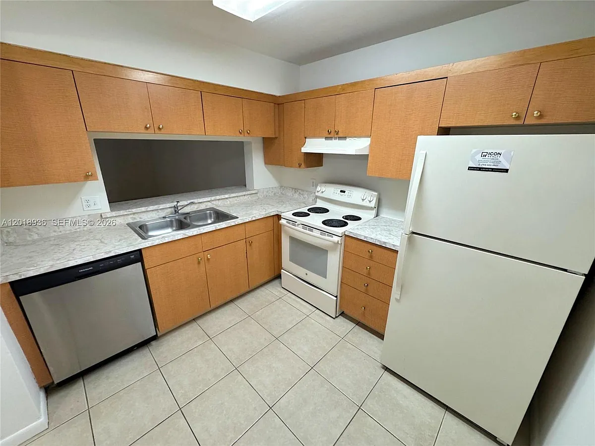 Building Photo - 3500 NW 116th Ter #3500