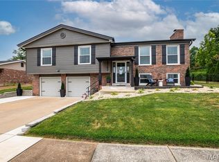 5162 Towne Centre Dr, Saint Louis, MO 63128