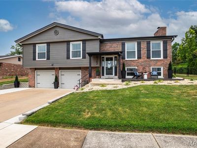 5162 Towne Centre Dr, Saint Louis, MO, 63128