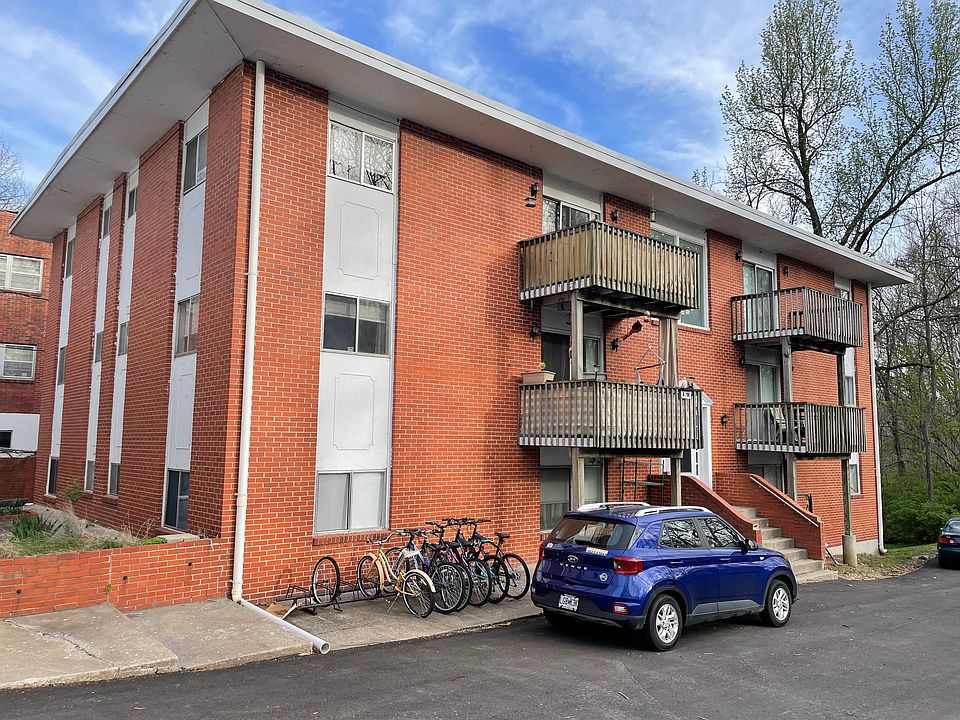 2nd image of 100 E Stewart Rd #11