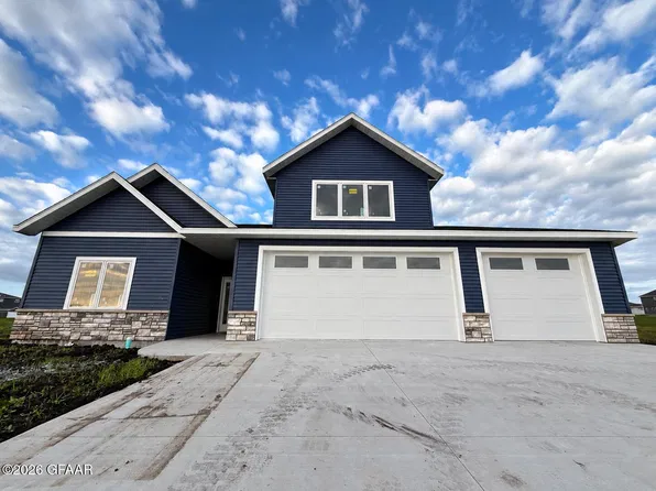 4164 S 30th St, Grand Forks, ND 58201
