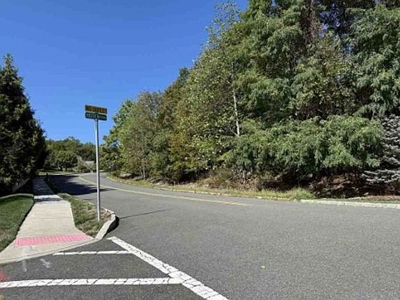 Exterior Neighborhood (street photo)