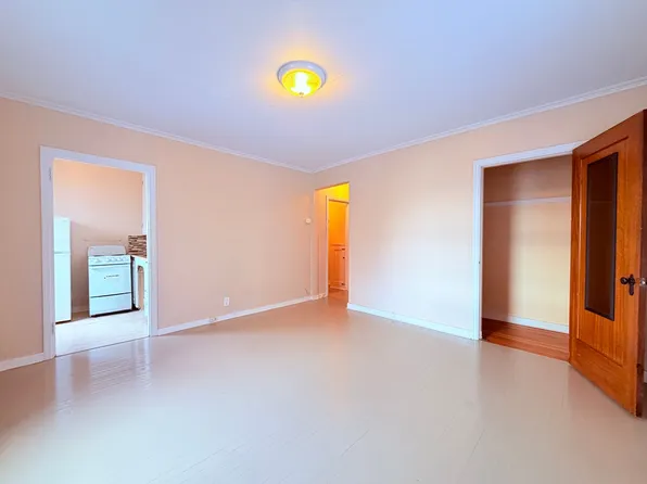 Spacious Units in a Vintage Brick Building- Walk to Seattle Center, Shops,and Restaurants!, 26 Harrison St APT 307, Seattle, WA 98109