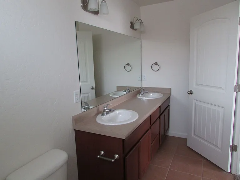 2456 Hannah Ln — Photo 18