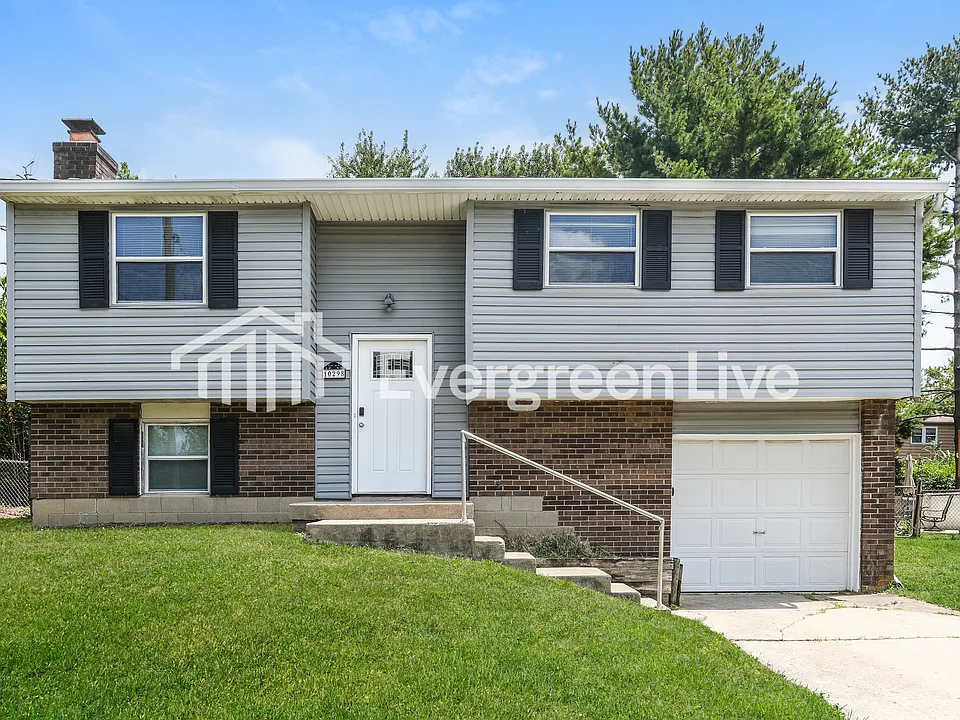 10298 Menominee Dr