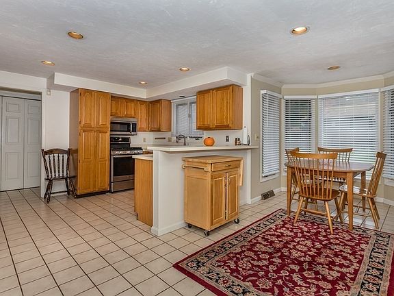 5th image of 66 Copperwood Dr
