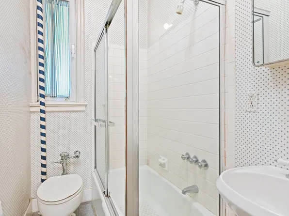 101 Central Park West image 24 of 26