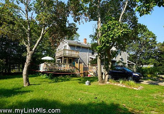 Grassy yard room for yard games!