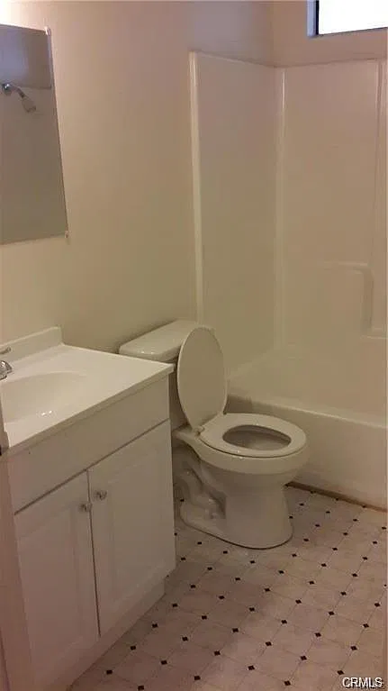 2 bed, 1000 sqft, $2,100 — Photo 2