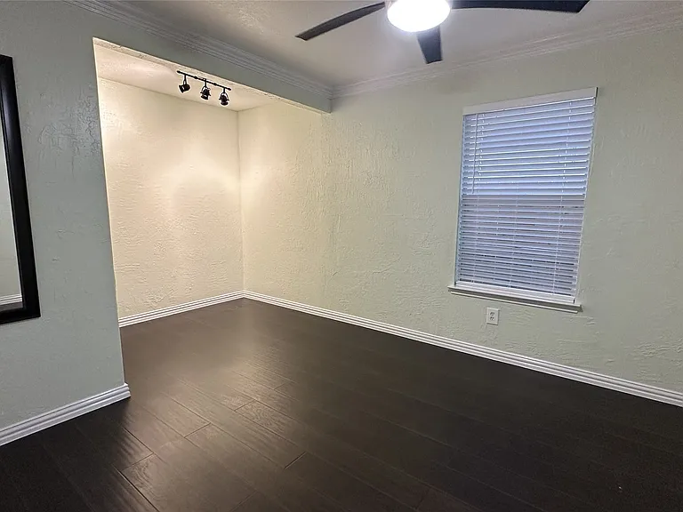 13731 Biggs St — Photo 23