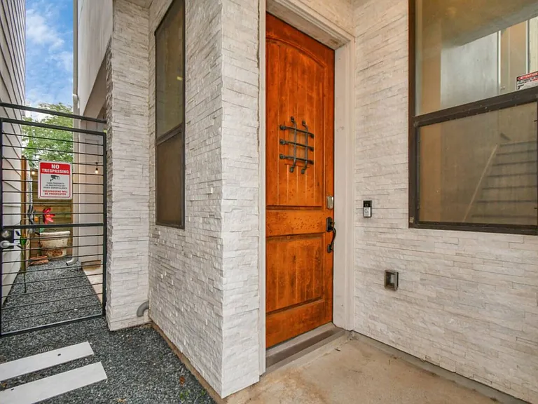 Dunlavy St — Photo 21