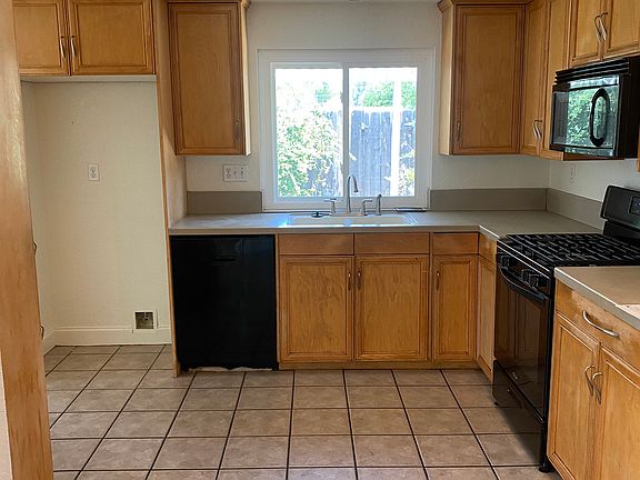 5th image of 10290 New Bedford Ct
