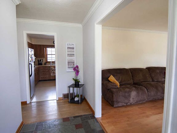 4th image of 1909 Meadowcreek Dr