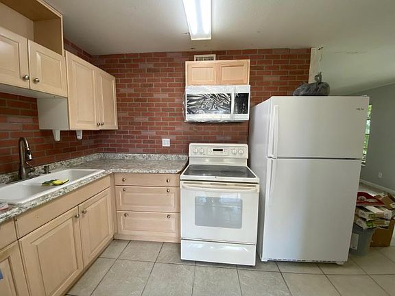 4th image of 278 27th Ave SW