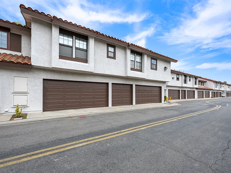 319 Molokai Dr — Photo 4