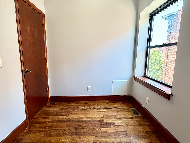 916 Whitelock St #200 — Photo 24