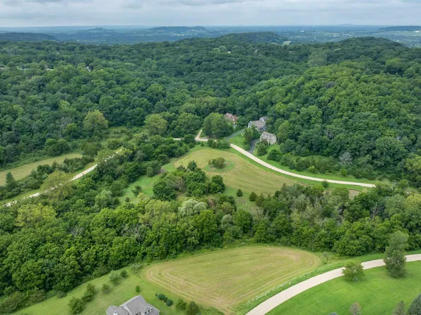 40 Heatherdowns Ln, Galena, IL 61036