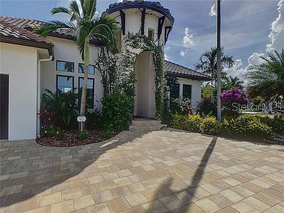 3rd image of 225 Bal Harbor Blvd