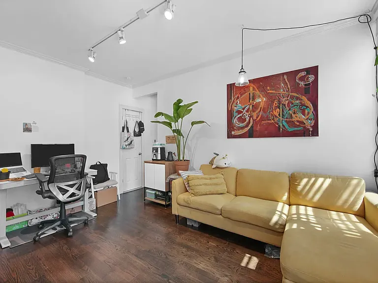 102 Greenwich Ave #7 — Photo 2