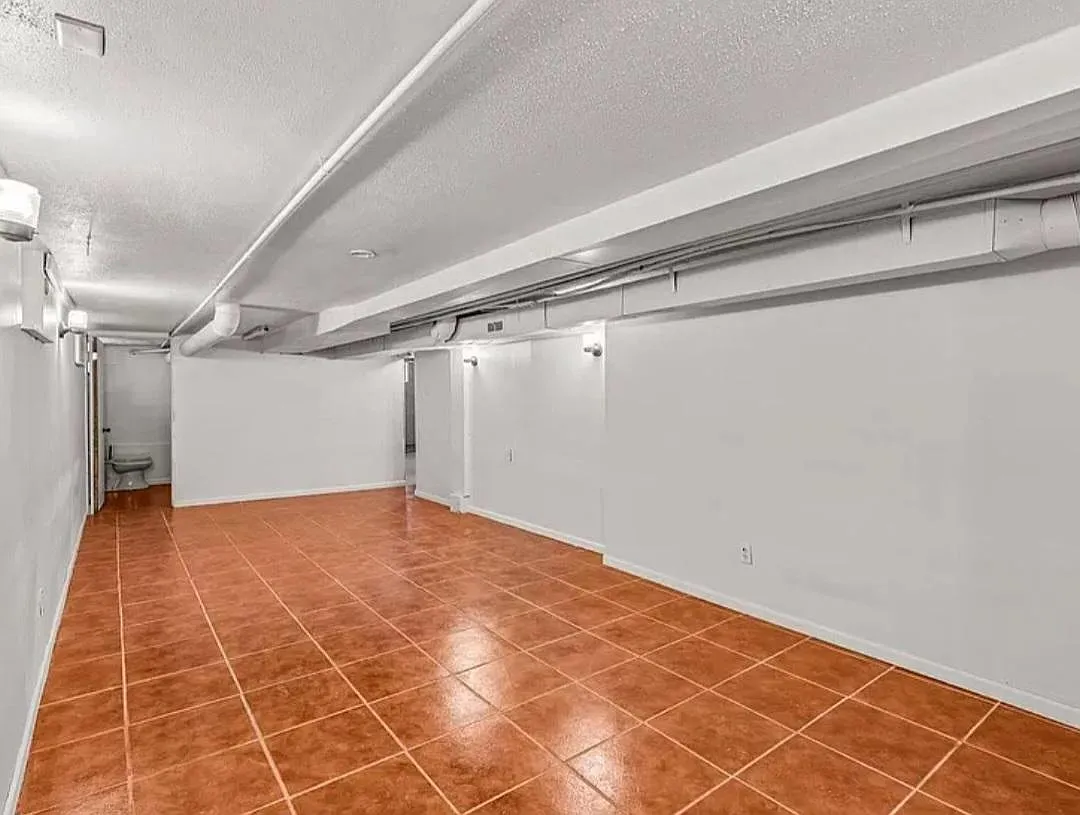 5 bed, 3339 sqft, $2,300 — Photo 4