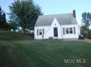 703 Red Hill Rd, Parkersburg, WV 26104