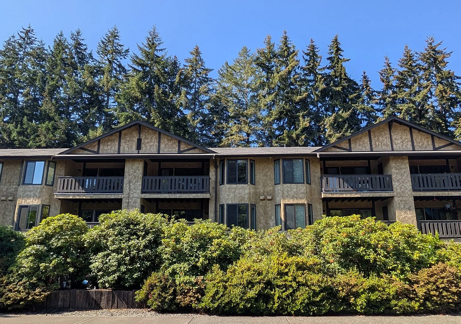 Sheffield Apartments — Photo 1