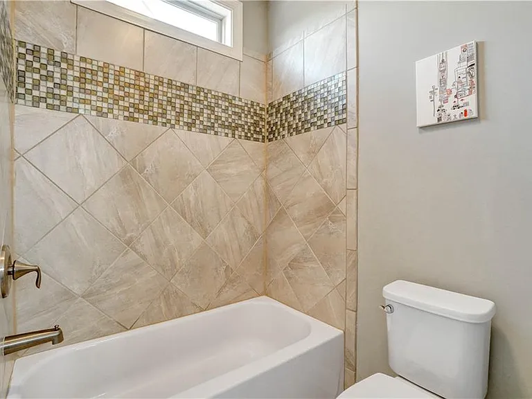 633 Leland Pkwy — Photo 33