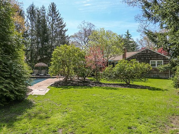5th image of 6 Kennedy Dr