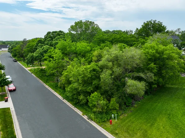 1634 River Shore Dr, Hastings, MN 55033