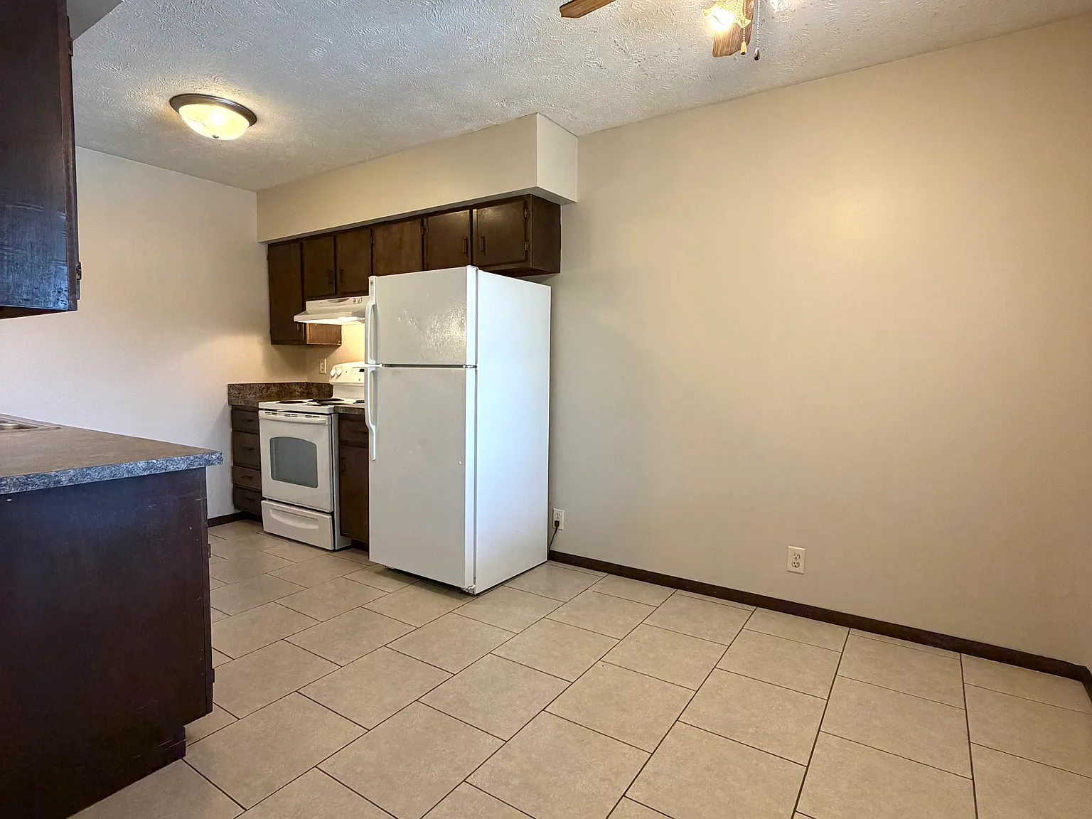2 bed, 857 sqft, $1,075 — Photo 2