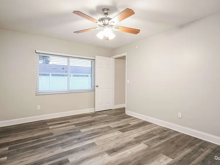 202 Minnesota Woods Ln — Photo 7