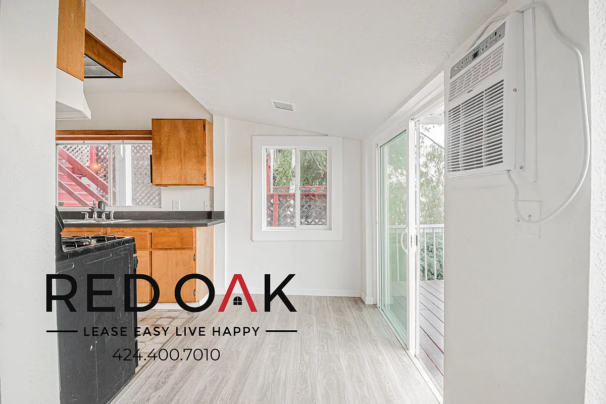 Building Photo - 476 1/2 Crane Blvd #476-1/2