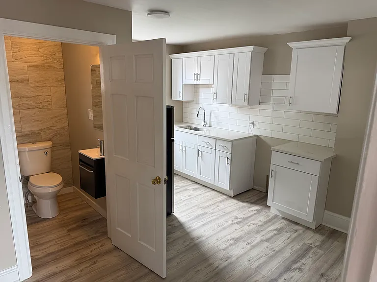 240 Walnut St #3 — Photo 5