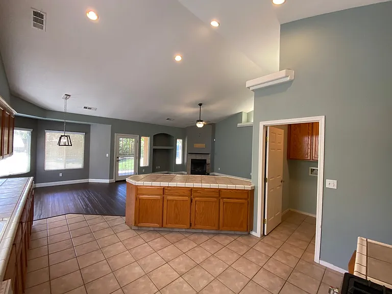 2643 W Oakridge Ave — Photo 6