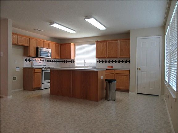 4th image of 7232 Park Hill Trl