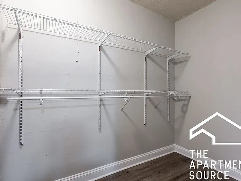 6819 N Wayne Ave — Photo 3