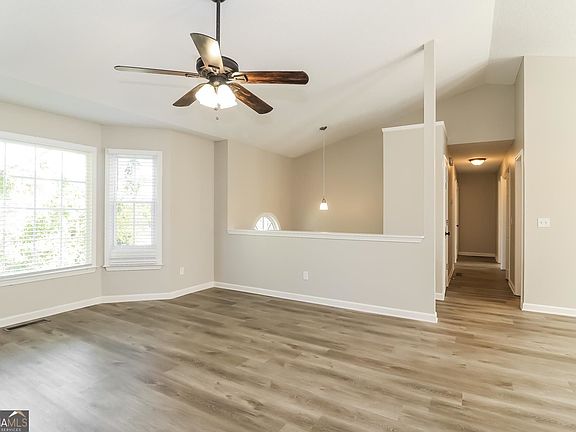 5th image of 15 Westminster Dr