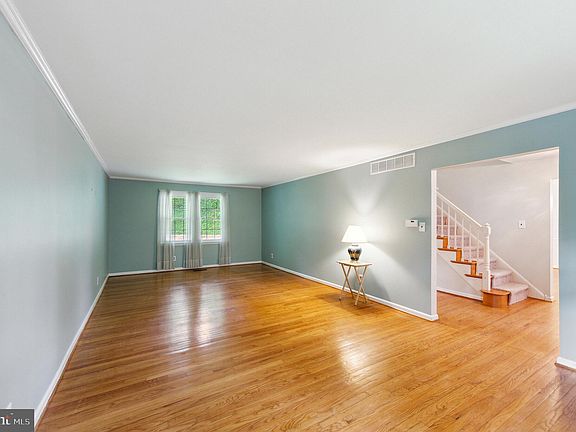 5th image of 401 Dove Dr